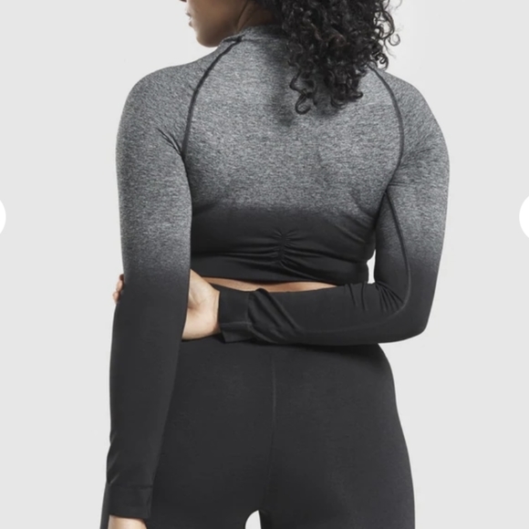 Ombre Crop Top - Picture 2 of 3